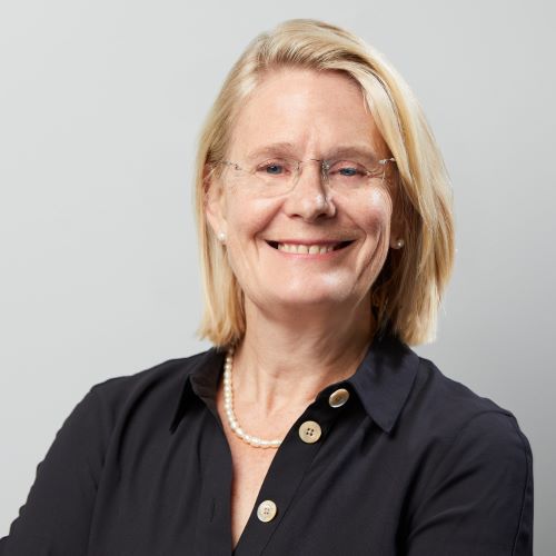 Ann Helmus headshot